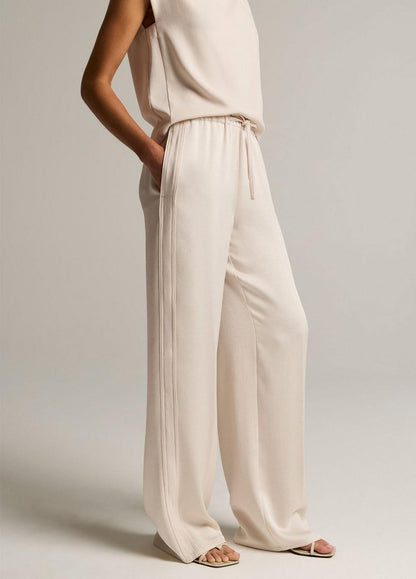 Vince Mid-Rise Shine Crepe Pull-On Pant - Wide Leg